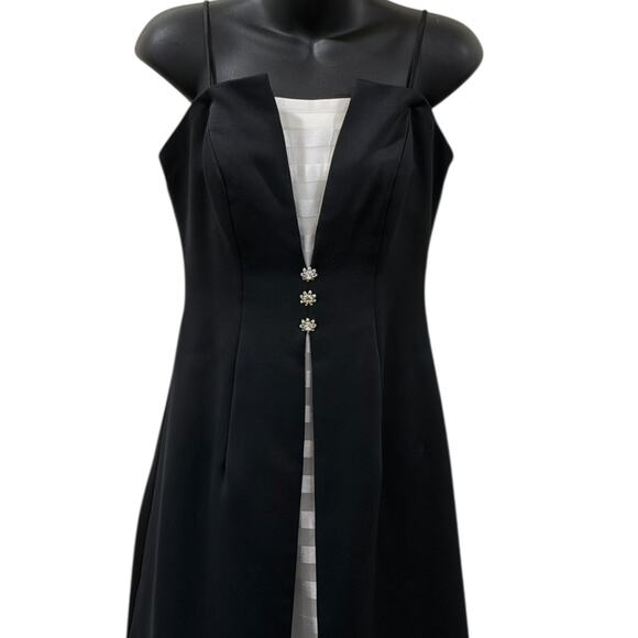 Vintage Cachet B&W Tuxedo Contrast Princess Gown - Picture 4 of 10